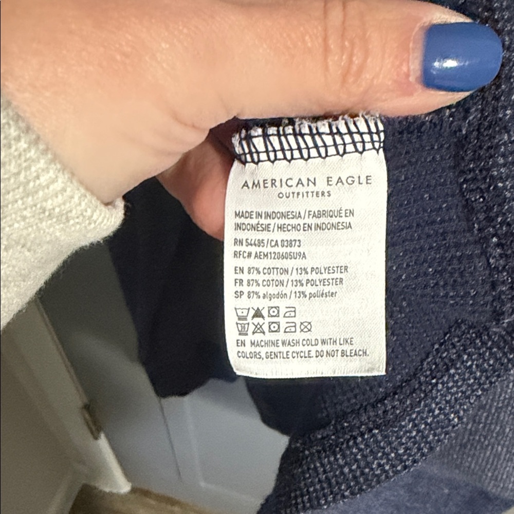 American Eagle Outfitters Navy Long Sleeve Tee - Picture 4 of 4